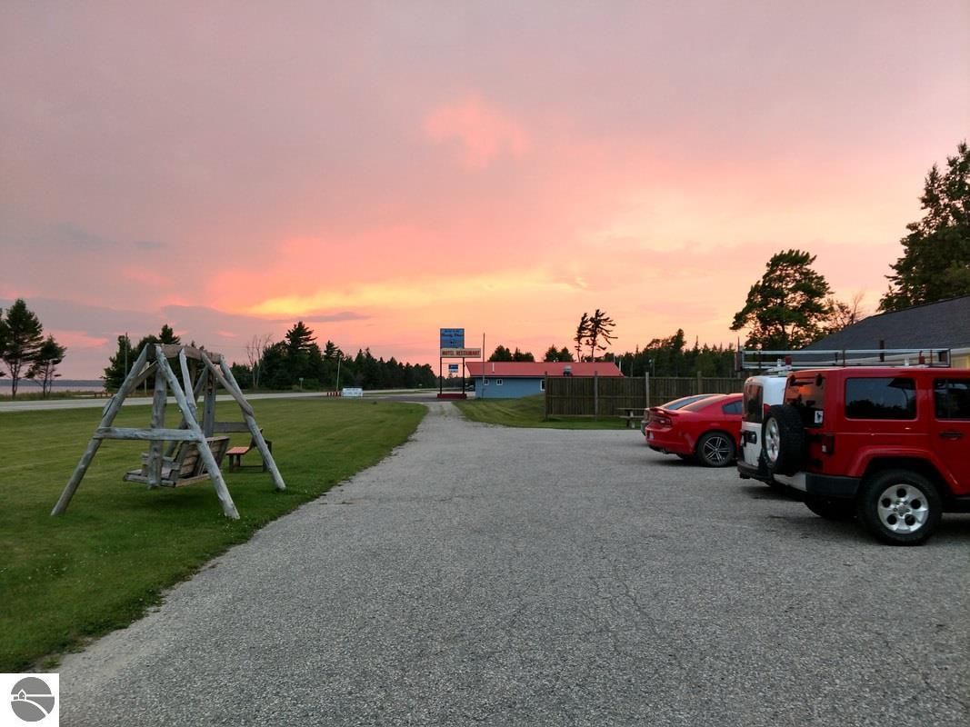 16086 Us Hwy 2, Cooks, MI 49817